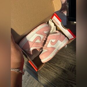 Nike Kids Sneakers in Pink and White